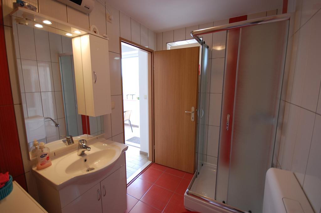 Apartment Bazdaric By El-Pi Tours Sveti Vid-Miholjice Eksteriør billede